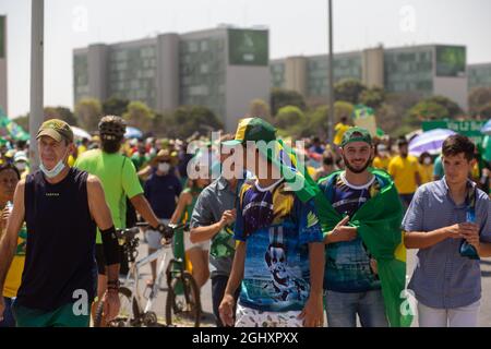 Brasilia, District fédéral, Brésil. 7 septembre 2021. (INT) manifestations pro-Bolsonaro avec des ordres du jour antidémocratiques le 7 septembre. 7 septembre 2021, Brasilia, District fédéral, Brésil: Les partisans du Président Jair Bolsonaro remplissent l'Esplanade des ministères, à Brasilia, le mardi (7). Bolsonaro a maintenu son discours conflictuel en parlant à ses partisans ce matin, le jour où il a appelé à des manifestations en faveur de son propre gouvernement, et a renouvelé les attaques dans le cadre d'une référence aux juges de la Cour suprême. (Credit image: © Tiago Teles/TheNEWS2 via ZUMA Press Wire) Banque D'Images