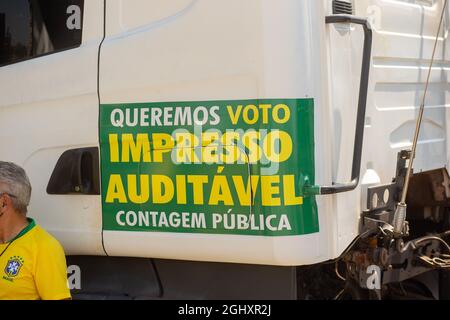 Brasilia, District fédéral, Brésil. 7 septembre 2021. (INT) manifestations pro-Bolsonaro avec des ordres du jour antidémocratiques le 7 septembre. 7 septembre 2021, Brasilia, District fédéral, Brésil: Les partisans du Président Jair Bolsonaro remplissent l'Esplanade des ministères, à Brasilia, le mardi (7). Bolsonaro a maintenu son discours conflictuel en parlant à ses partisans ce matin, le jour où il a appelé à des manifestations en faveur de son propre gouvernement, et a renouvelé les attaques dans le cadre d'une référence aux juges de la Cour suprême. (Credit image: © Tiago Teles/TheNEWS2 via ZUMA Press Wire) Banque D'Images