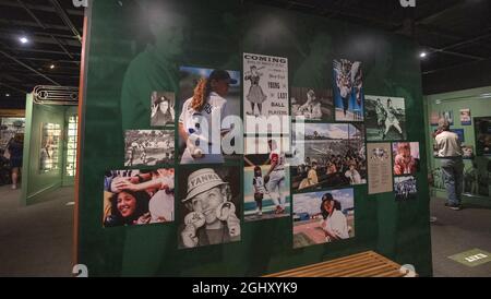 Cooperstown, États-Unis. 07septembre 2021. Une exposition sur le baseball féminin est présentée au Major League Baseball's Hall of Fame de Cooperstown, New York, le mardi 7 septembre 2021. Derek Jeter, Ted Simmons, Larry Walker et le leader syndical des joueurs Marvin Miller seront intronisés au HOF le 8 septembre. Photo de Pat Benic/UPI crédit: UPI/Alay Live News Banque D'Images