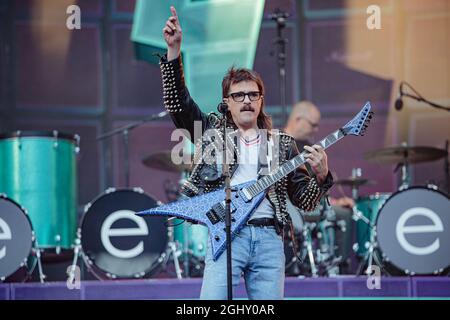 Seattle, États-Unis. 06e septembre 2021. Seattle, WA - 06 SEPTEMBRE 2021 : Rivers Cuomo du groupe de rock Weezer se produit devant une foule vendue lors de la visite Hella Mega Tour au parc T-Mobile le 06 septembre 202 1 à Seattle, Washington. Photo Xander Deccio/imageSPACE Credit: Imagespace/Alay Live News Banque D'Images