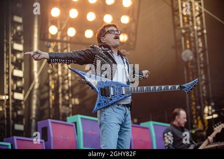 Seattle, États-Unis. 06e septembre 2021. Seattle, WA - 06 SEPTEMBRE 2021 : Rivers Cuomo du groupe de rock Weezer se produit devant une foule vendue lors de la visite Hella Mega Tour au parc T-Mobile le 06 septembre 202 1 à Seattle, Washington. Photo Xander Deccio/imageSPACE/Sipa USA crédit: SIPA USA/Alay Live News Banque D'Images