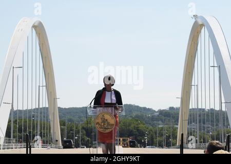 Washington, États-Unis. 07septembre 2021. Le maire de DC, Muriel Bowser, prend la parole lors de la célébration de l'ouverture du nouveau pont commémoratif Frederick Douglass à Washington. Crédit : SOPA Images Limited/Alamy Live News Banque D'Images