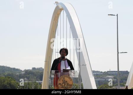 Washington, États-Unis. 07septembre 2021. Le maire de DC, Muriel Bowser, prend la parole lors de la célébration de l'ouverture du nouveau pont commémoratif Frederick Douglass à Washington. Crédit : SOPA Images Limited/Alamy Live News Banque D'Images