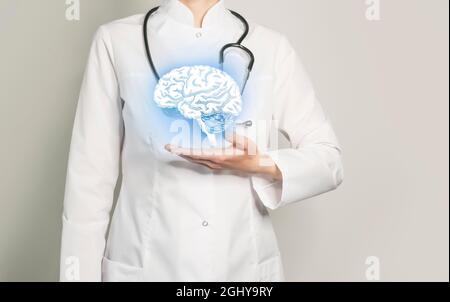 Cerveau questions concept médical. Photo d'une femme médecin, espace vide. Banque D'Images