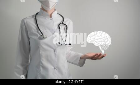 Cerveau questions concept médical. Photo d'une femme médecin, espace vide. Banque D'Images