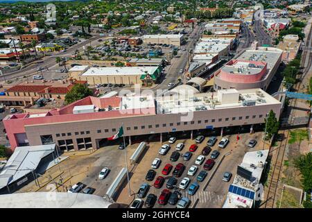 Mur frontalier et portier à Nogales Sonora au Mexique et Nogales Arizona aux États-Unis. Passage frontalier, point d'entrée de l'Institut national du mouvement, INM, Nogales Customs - pont international de Nogales - Port frontalier de Nogales. Heroica Nogales, UE, États-Unis, Border, Garita, paroi de bordure, migration. (Photo de Luis Gutierrez / NortePhoto.com) Muro fronterizo y garita en Nogales Sonora en Mexico y Nogales Arizona en Estados Unidos. Cruce fornterizo, Punto de internacion del Instituto Nacional de Mogracion, INM, Aduana Nogales - Puente Internacional Nogales- Puerto Fronterizo Nogales. Banque D'Images