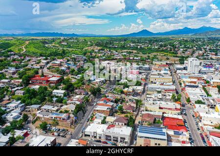 Nogales, Sonora Mexico et au nord de la ville Nogales Arizona, Etats-Unis, Heroica Nogales, eu, Etats-Unis, Border, Garita, Border Wall, immigration (photo de Luis Gutierrez / NortePhoto.com) Nogales, Sonora Mexico y al norte la Ciudad Nogales Arizona, Estados Unidos, Heroica Nogales, eu, USA, Frontera, Garita, muro fronteriso, migracion (photo de Luis Gutierrez/ NortePhoto.com) Banque D'Images