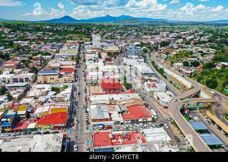 Nogales, Sonora Mexico et au nord de la ville Nogales Arizona, Etats-Unis, Heroica Nogales, eu, Etats-Unis, Border, Garita, Border Wall, immigration (photo de Luis Gutierrez / NortePhoto.com) Nogales, Sonora Mexico y al norte la Ciudad Nogales Arizona, Estados Unidos, Heroica Nogales, eu, USA, Frontera, Garita, muro fronteriso, migracion (photo de Luis Gutierrez/ NortePhoto.com) Banque D'Images