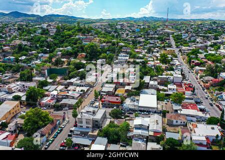 Nogales, Sonora Mexico et au nord de la ville Nogales Arizona, Etats-Unis, Heroica Nogales, eu, Etats-Unis, Border, Garita, Border Wall, immigration (photo de Luis Gutierrez / NortePhoto.com) Nogales, Sonora Mexico y al norte la Ciudad Nogales Arizona, Estados Unidos, Heroica Nogales, eu, USA, Frontera, Garita, muro fronteriso, migracion (photo de Luis Gutierrez/ NortePhoto.com) Banque D'Images