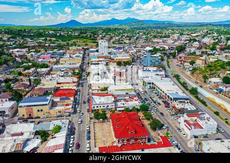 Nogales, Sonora Mexico et au nord de la ville Nogales Arizona, Etats-Unis, Heroica Nogales, eu, Etats-Unis, Border, Garita, Border Wall, immigration (photo de Luis Gutierrez / NortePhoto.com) Nogales, Sonora Mexico y al norte la Ciudad Nogales Arizona, Estados Unidos, Heroica Nogales, eu, USA, Frontera, Garita, muro fronteriso, migracion (photo de Luis Gutierrez/ NortePhoto.com) Banque D'Images