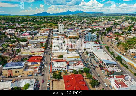 Nogales, Sonora Mexico et au nord de la ville Nogales Arizona, Etats-Unis, Heroica Nogales, eu, Etats-Unis, Border, Garita, Border Wall, immigration (photo de Luis Gutierrez / NortePhoto.com) Nogales, Sonora Mexico y al norte la Ciudad Nogales Arizona, Estados Unidos, Heroica Nogales, eu, USA, Frontera, Garita, muro fronteriso, migracion (photo de Luis Gutierrez/ NortePhoto.com) Banque D'Images