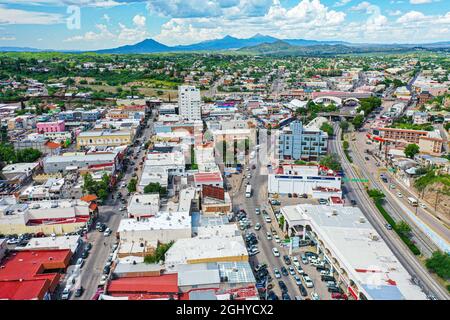 Nogales, Sonora Mexico et au nord de la ville Nogales Arizona, Etats-Unis, Heroica Nogales, eu, Etats-Unis, Border, Garita, Border Wall, immigration (photo de Luis Gutierrez / NortePhoto.com) Nogales, Sonora Mexico y al norte la Ciudad Nogales Arizona, Estados Unidos, Heroica Nogales, eu, USA, Frontera, Garita, muro fronteriso, migracion (photo de Luis Gutierrez/ NortePhoto.com) Banque D'Images