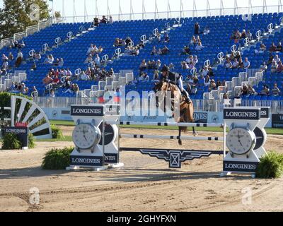 New York, États-Unis. 7 septembre 2021. ARCHIVES *** (NOUVEAU) 2021 Hampton Classic Finals Voir conclusion de la compétition équestre. 4 septembre 2021, Bridgehampton, NY, États-Unis : les célébrités de la côte est, la richesse héréditaire et la direction de l'entreprise se sont réunies pour célébrer le week-end de clôture du légendaire spectacle équestre « Hampton Classic » de long Island, avec le concours de grand prix équestre international de niveau olympique en dressage et en saut de spectacle. Comme pour tous les Hampton Classics 49, un assemblage prétigeux de clients à la mode est descendu sur les tables finement décapées, le luxueux CA déjeuner Banque D'Images