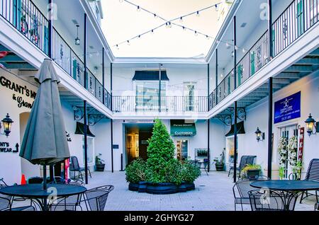 La cour du restaurant Mary Mahoney's Old French House est représentée le 5 septembre 2021 à Biloxi, Mississippi. Banque D'Images