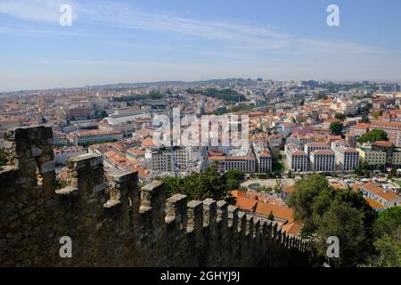 Portugal Lisbonne - profil du château de Sao Jorge surplombant le centre historique Banque D'Images