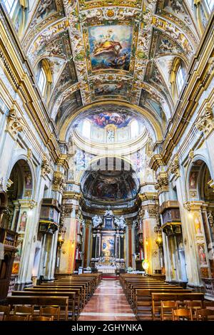 L'intérieur de Chiesa di San Filippo Neri à Pérouse Ombrie Italie Banque D'Images