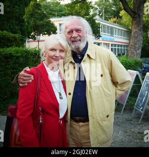 Berlin, Allemagne. 04e septembre 2021. Les acteurs Achim Wolff et Rita Feldmeier, pris le 04.09.2021 lors de la première de «choses que je sais pour sûr» au Théâtre Schlosspark à Berlin Steglitz. © PAR XAMAX Credit: XAMAX/dpa/Alay Live News Banque D'Images