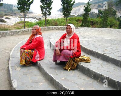 les femmes qui vivent dans le plateau de dieng Banque D'Images