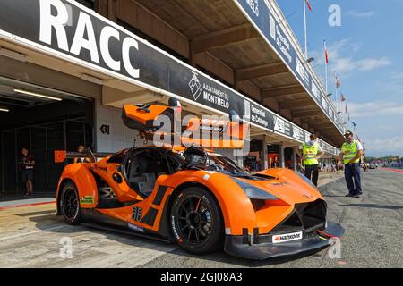 BARCELONE, ESPAGNE, le 4 septembre 2021 : voiture Vortex GTX dans la voie de départ. La série 24h est un championnat international de course longue distance pour GT et Touri Banque D'Images