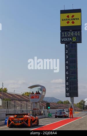 BARCELONE, ESPAGNE, 4 septembre 2021 : hors de la voie de départ. La série 24h est un championnat international de course longue distance pour les voitures GT et Touring. Banque D'Images