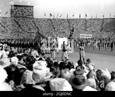 Jeux Olympiques 1948 Londres, Angleterre. L'équipe britannique est jouée au stade de Wembley lors de la cérémonie d'ouverture des Jeux de 1948. 29 juillet 1948. Banque D'Images