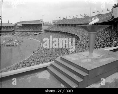 Les Jeux Olympiques de Melbourne 1956 la flamme olympique s'éteint au cours de la cérémonie de clôture. 13 décembre 1956 Banque D'Images