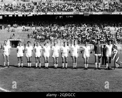 Inter Milan / Birmingham City l'équipe de Birmingham City s'est formée avant la demi-finale de la première partie de la coupe Inter-Cities Fairs à Milan. 20 avril 1961 Banque D'Images