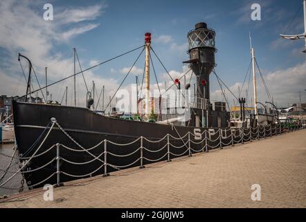 Le vaisseau lumineux sursaut s'est ancré à la Marina de Hull à Kingston à Hull, dans le Yorkshire de l'est, au Royaume-Uni Banque D'Images