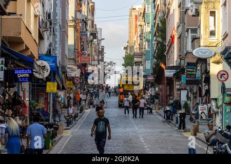 Kumkapi, Fatih, lstanbul - Turquie - août 30 2021 : une rue à Kumkapi Banque D'Images