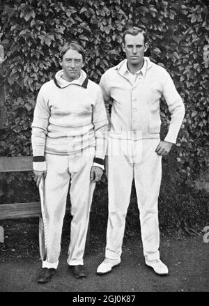 M. J. G. Ritchie et A. F. Wilding 1908. Josiah George Ritchie (né le 18 octobre 1870 à Westminster - décédé le 28 février 1955 à Ashford, Middlesex) était un joueur de tennis de Grande-Bretagne. On se souvient mieux de lui pour avoir été trois fois médaillé aux Jeux olympiques de Londres en 1908. Aux Jeux, il a remporté une médaille d'or (hommes simples), d'argent (hommes doubles) et de bronze (hommes simples d'intérieur). En 1908 et 1910, lui et Tony Wilding ont remporté les doubles à Wimbledon. Anthony (''Tony'') Frederick Wilding (né le 31 octobre 1883 à Christchurch, Nouvelle-Zélande) - décédé le 9 mai 1915 près de Neuve-Chapelle, pas-de-Calais, France Banque D'Images