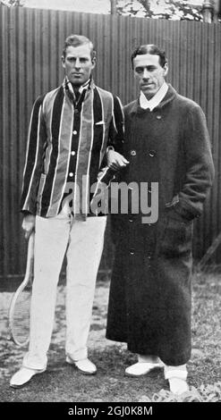 A. F. Wilding et N. E. Brookes 1907 - Anthony (''Tony'') Frederick Wilding (né le 31 octobre 1883 à Christchurch, Nouvelle-Zélande - décédé le 9 mai 1915 près de Neuve-Chapelle, pas-de-Calais, France) A été un champion de tennis et un soldat tué en action pendant la première Guerre mondiale. Il a été le joueur n° 1 mondial en 1913. Norman E. Brookes - Sir Norman Everard Brookes (né le 14 novembre 1877 à Melbourne, Victoria, décédé le 28 septembre 1968 à Melbourne, Victoria) est un champion de tennis australien et président de la Lawn tennis Association of Australia. ©TopFoto Banque D'Images