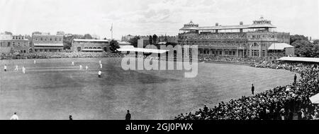 L'Angleterre contre l'Australie aux Lords en 1896 la scène aux Lords en juin 1896, quand l'Angleterre, les gagnants battaient contre les Australiens. Banque D'Images