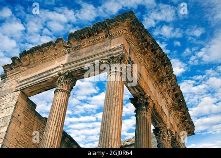 Le Capitole, site archéologique de Dougga, site du patrimoine mondial de l'UNESCO, Tunisie, Afrique du Nord Banque D'Images