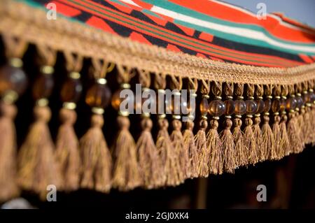 Jordanie, Wadi Rum. Housse de tente bédouine traditionnelle avec pampilles en perles. Banque D'Images