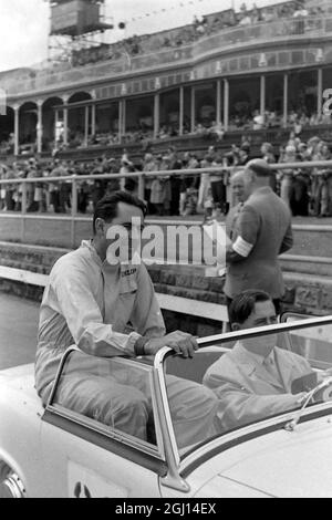 PILOTE DE COURSE JACK BRABHAM À AINTREE - ; 8 AOÛT 1962 Banque D'Images
