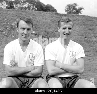 CLIFF JONES ET JIMMY GREAVES - PORTRAIT DU FOOTBALLEUR DE TOTTENHAM HOTSPUR, ÉQUIPE DU FC FOOTBALL CLUB - 8 AOÛT 1962 Banque D'Images