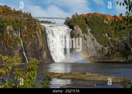 Canada, Québec, Québec. Chutes Montmorency à l'embouchure de la rivière Montmorency, appelée Parc de la chute-Montmorency, en automne. Banque D'Images