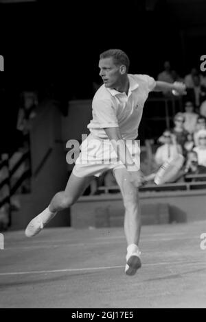 TENNIS COUPE DAVIS ZONE EUROPÉENNE ULF SCHMIDT EN ACTION À LONDRES ; 1ER AOÛT 1963 Banque D'Images