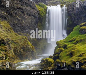 Dynjandi une icône des Westfjords. Les Westfjords éloignés dans le nord-ouest de l'Islande. Banque D'Images