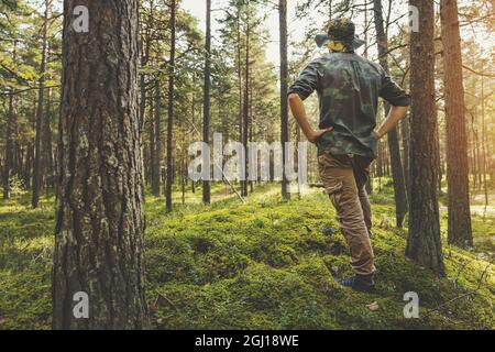 développement forestier et foresterie durable. surveillance de l’écosystème forestier par les rangers Banque D'Images