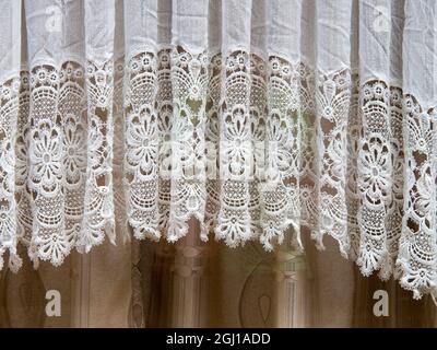 Pays-Bas, Amsterdam. Rideaux de dentelle très typique dans les maisons d'Amsterdam. Banque D'Images