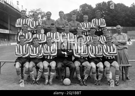 PORTRAIT DES FOOTBALLEURS DE L'ÉQUIPE DU SOUTHAMPTON FC FOOTBALL CLUB - ; 14 AOÛT 1964 Banque D'Images