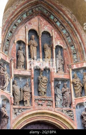 Croatie, Zagreb, Eglise Saint-Marc, place Saint-Marc. Le portail gothique représente Joseph, Marie, Jésus et 12 Apôtres. xive siècle. Banque D'Images