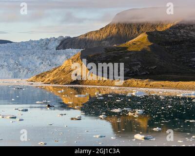 Glacier Eqip au Groenland, territoire danois. Banque D'Images