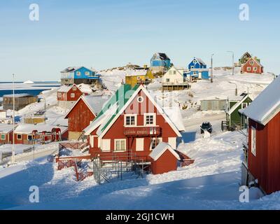 Hivernent dans la ville d'Upernavik, au nord du Groenland, sur les rives de la baie de Baffin. Danemark, Groenland Banque D'Images