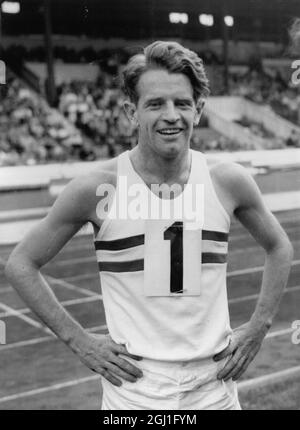 Chris Chataway, qui représentera la Grande-Bretagne dans les 5000 mètres aux Jeux Olympiques de Melbourne , Australie . 30 octobre 1956 Banque D'Images