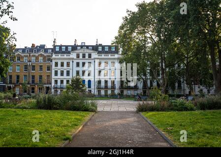 Bloomsbury Square Gardens, développé à la fin du XVIIe siècle et l'une des plus anciennes places de Londres. Holborn, Londres, Angleterre, Royaume-Uni Banque D'Images