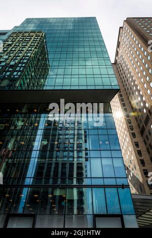Nouveau développement à usage mixte de luxe comprenant des appartements, des bureaux et des espaces de vente au détail, Southbank place, Londres, Angleterre, Royaume-Uni Banque D'Images