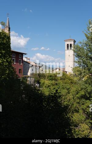 Cividale del Friuli (Udine), Italie - Italie du Nord la vie dans le centre de la cité médiévale de lombard. Promenade dans les rues étroites et les murs Banque D'Images