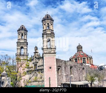 Église San Hipolito, Mexico, Mexique. Sur l'avenue Reforma, fondée en 1521. Dédié à Saint Judas Tadeo de causes perdues. Banque D'Images